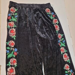 ANDREE BY UNIT Black Floral Wide Leg Pants
